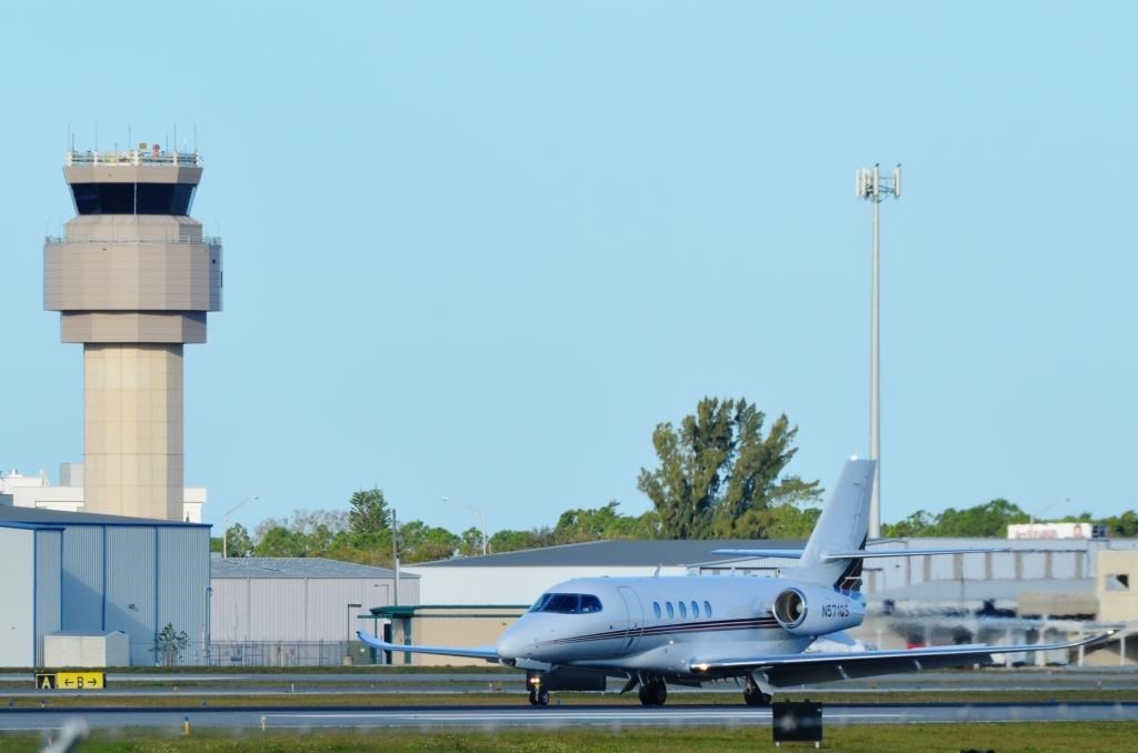 Airlines that fly to and from Sarasota Bradenton Airport (SRQ)